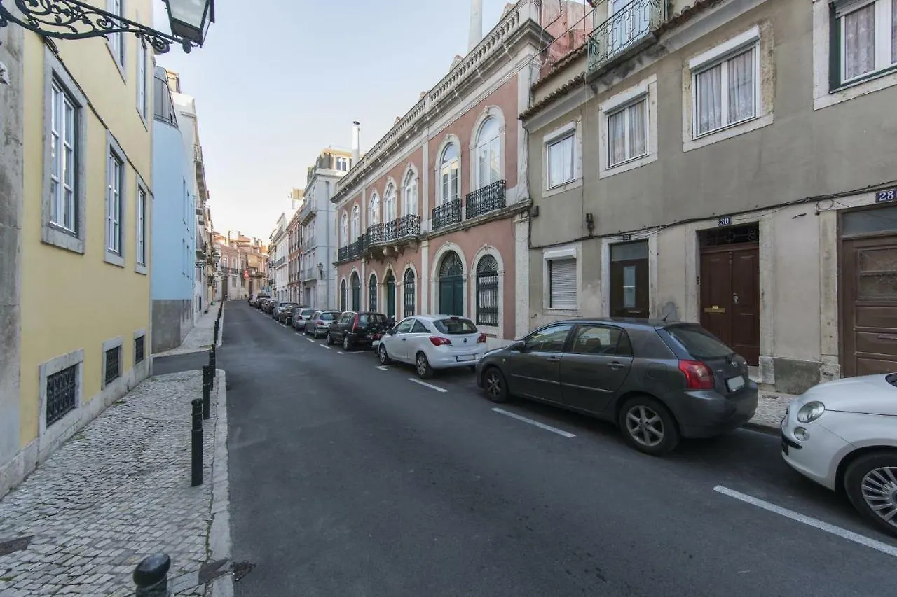 Traditional Duplex Apartments In Principe Real Lizbona