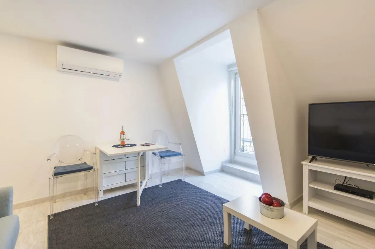 Traditional Duplex Apartments In Principe Real Lisbon